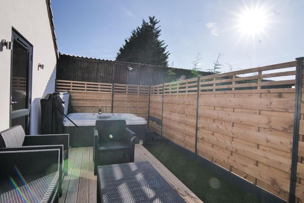 Hoxne Cottages - Rose Cottage With Private Hot Tub York Extérieur photo